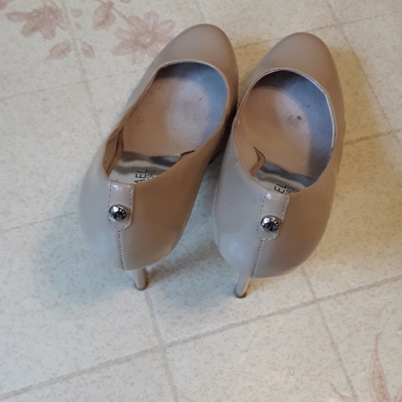 Micheal Kors Heels Shoes - Picture 7 of 8